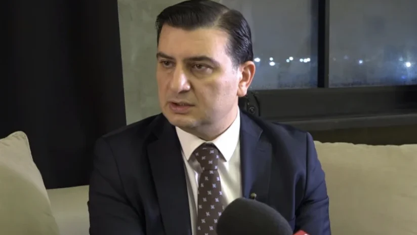 Hakim Azər Qasımlının vəkilini şikayətlə hədələdi