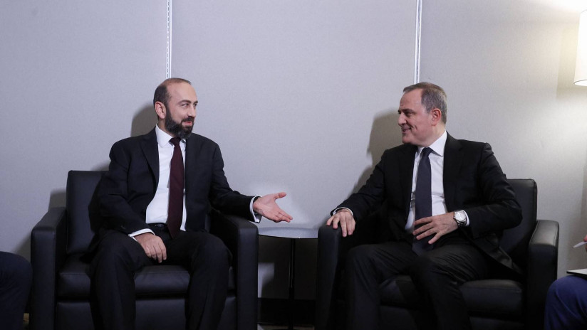 Mirzoyan azərbaycanlı həmkarları ilə erməni məhbusları müzakirə edib