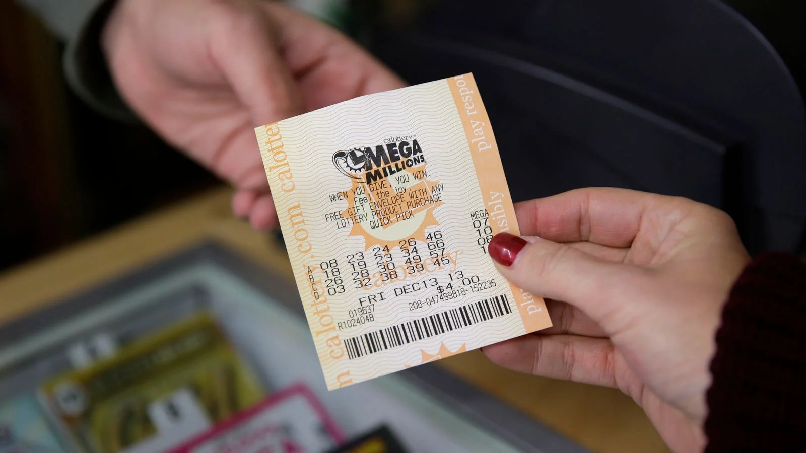 Mega Millions cekpotu 965 milyon dollara yüksəldi