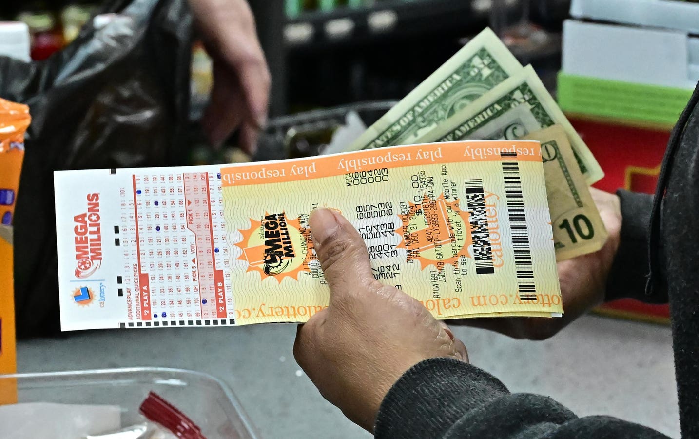 1 milyard dollara yaxın Mega Millions uduldu: Qalibin vergi öhdəlikləri