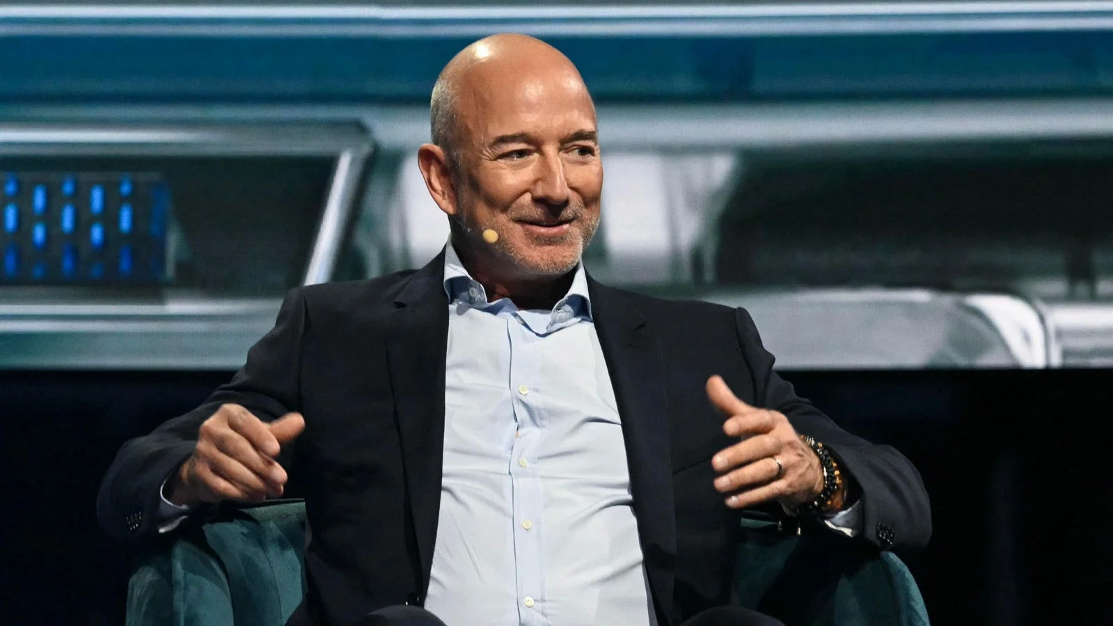 Musk Bezosu "Prometheus" AI layihəsinə görə təqlidçi adlandırıb