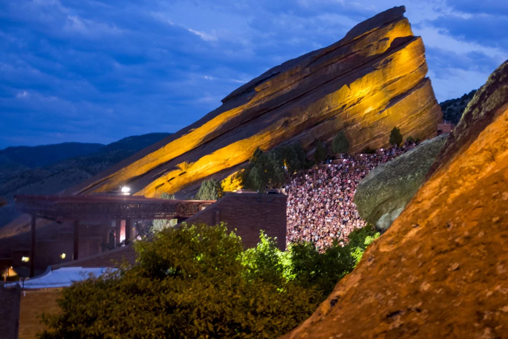 Red Rocks bəzi Denver Məktəblərinin məzuniyyətlərinə yenidən ev sahibliyi edəcək