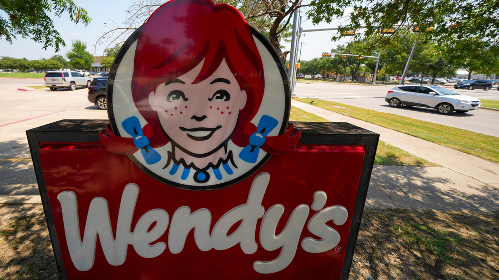 Wendy's ABŞ-da yüzlərlə restoranını bağlayır: Səbəb mənfəət düşüşünü dayandırmaq