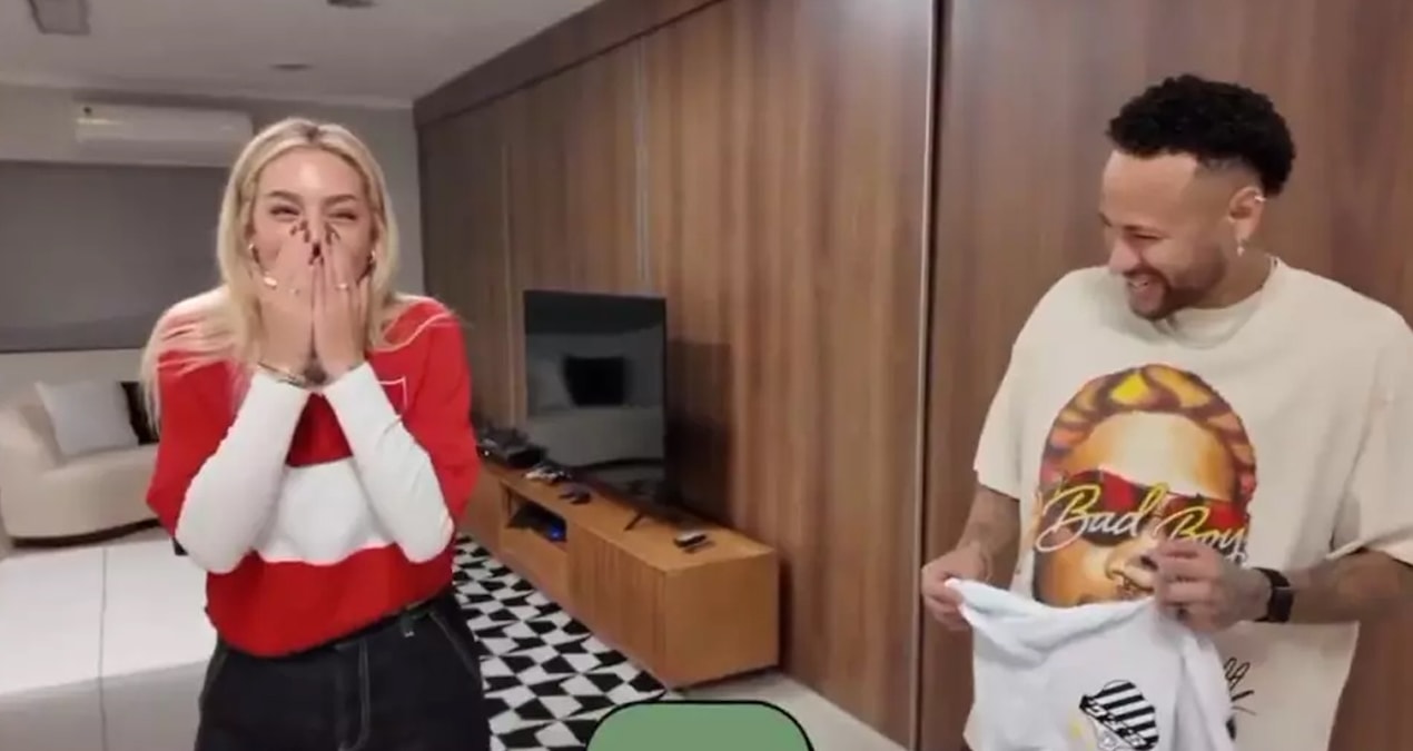 Survivor Aycanın açıq fermuarı Neymarı çaşdırdı