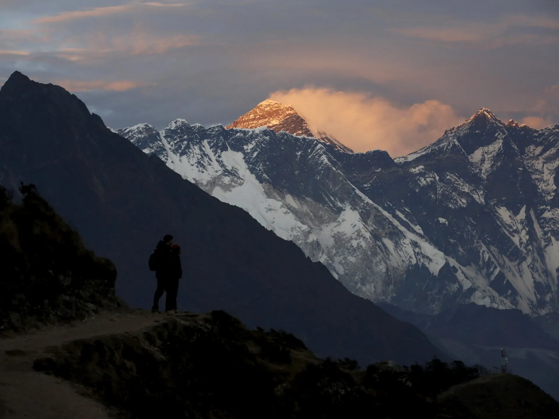 Everestdə ilk: Polşalı alpinist oksigensiz xizəklə endi