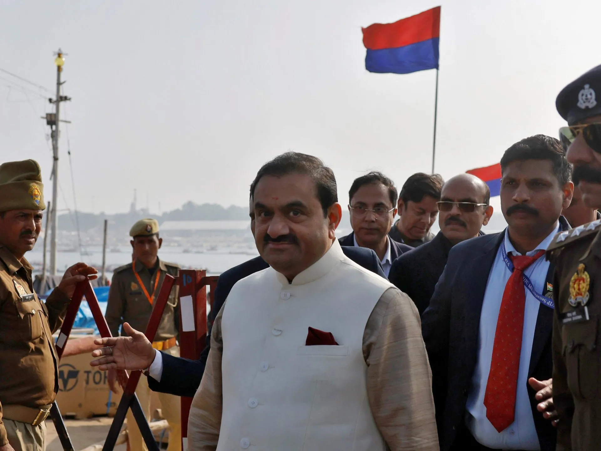 Hindistan tənzimləyiciləri Adani Qrupuna qarşı manipulyasiya iddialarını rədd etdi