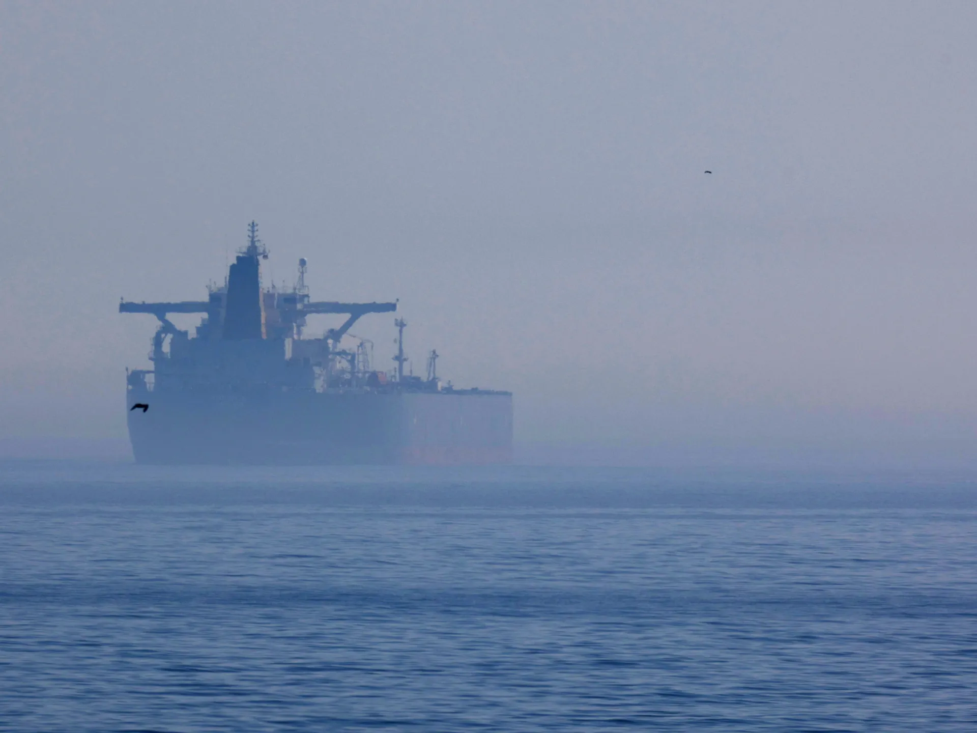 Türkiyə sahillərində Rus tankerinə zərbə: Ukrayna 'kölgə donanmasını' hədəfə alır
