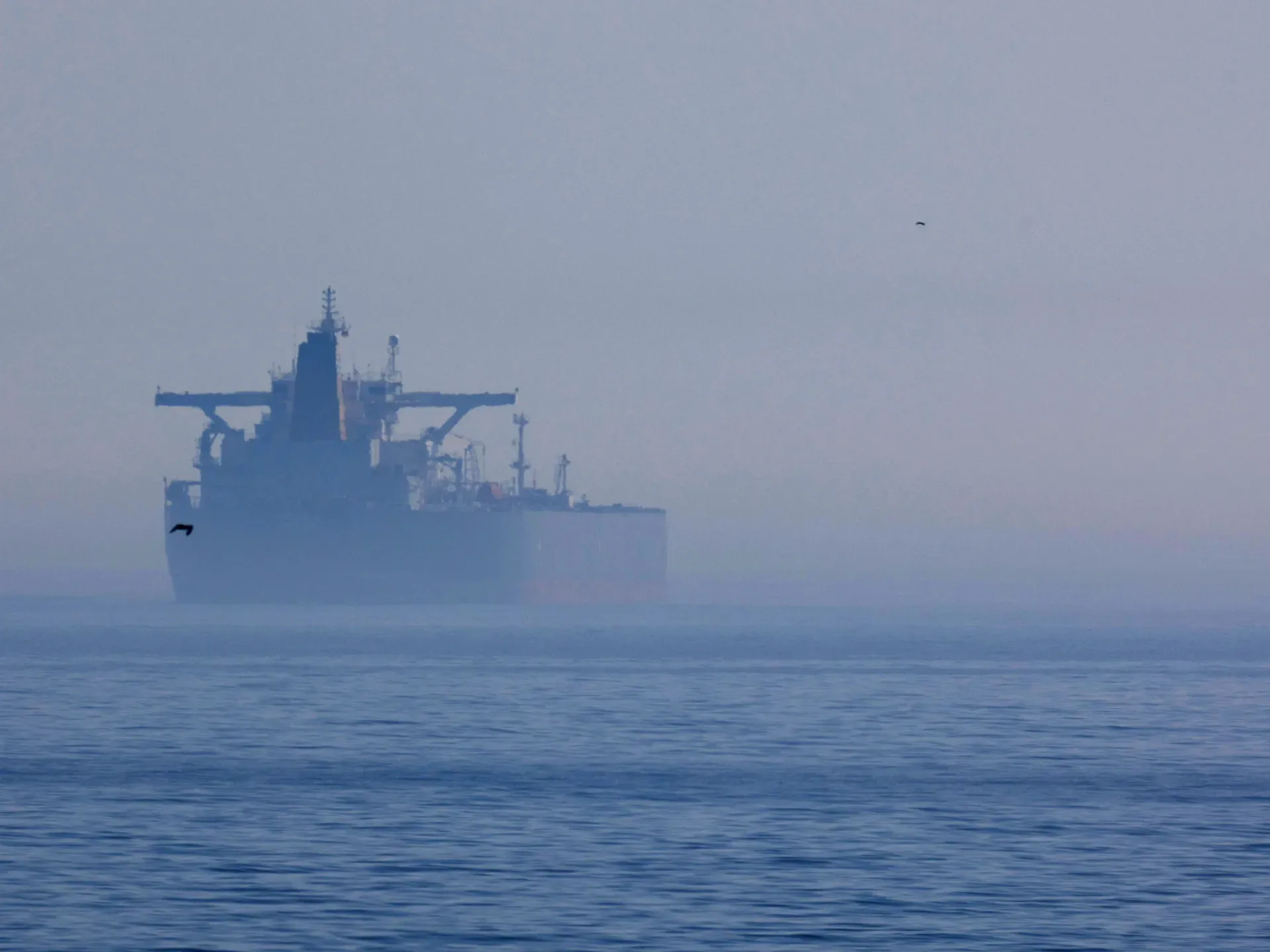 Türkiyə sahillərində Rus tankerinə zərbə: Ukrayna 'kölgə donanmasını' hədəfə alır