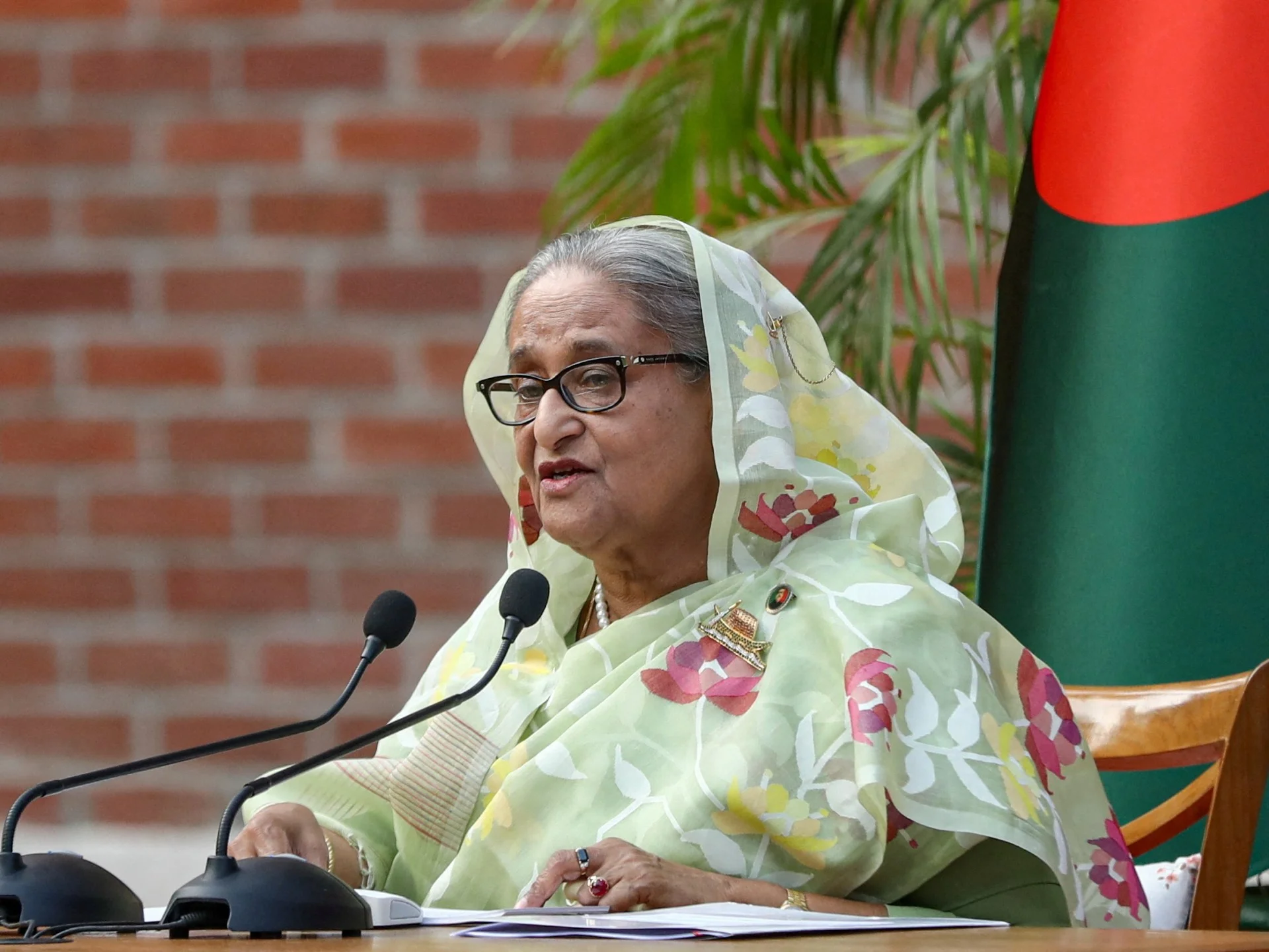 Şeyx Hasina məhkəməyə hörmətsizlikdən 6 ay həbsə məhkum edildi