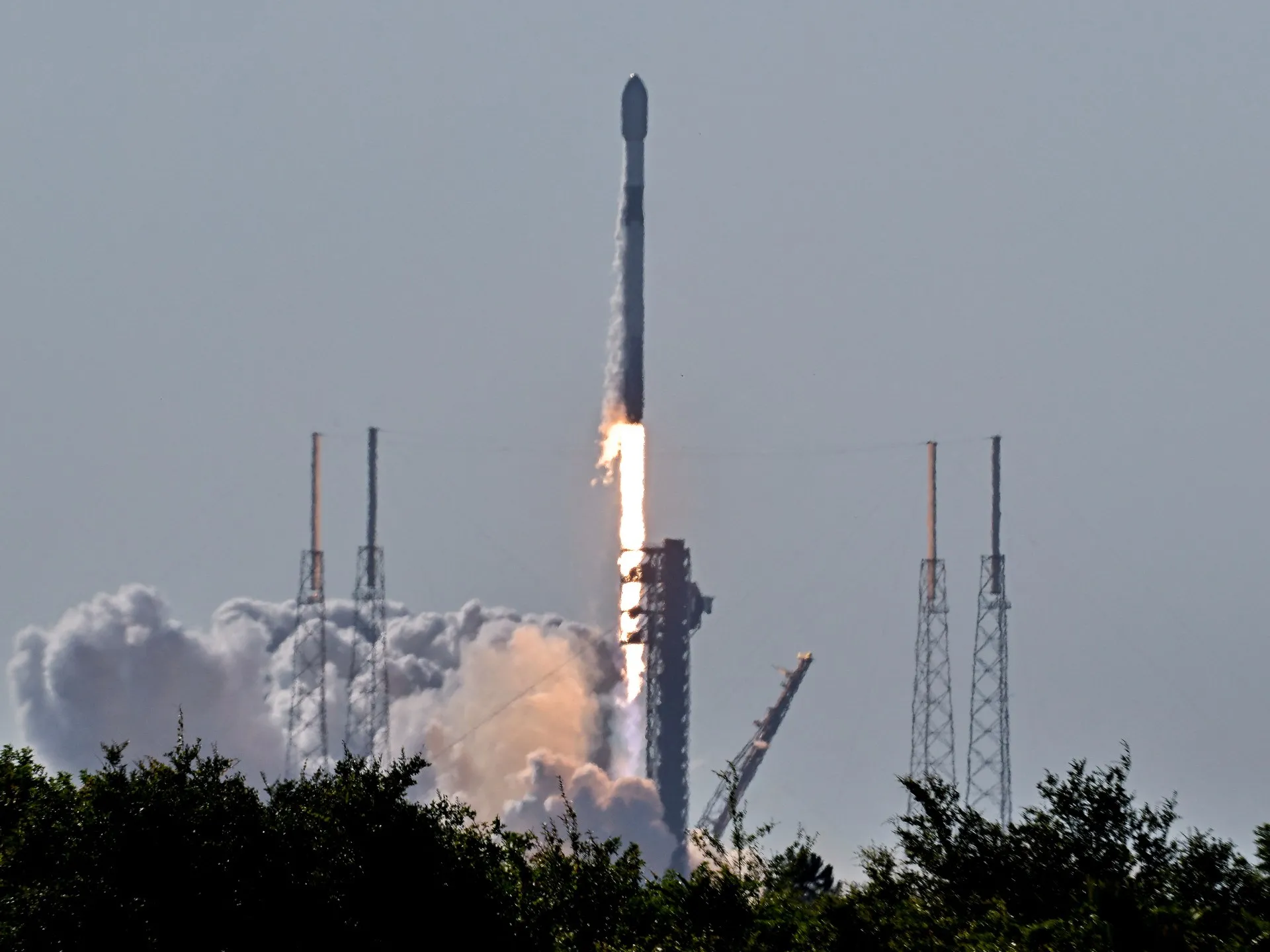 SpaceX Starlink-i 17 milyard dollarlıq EchoStar müqaviləsi ilə genişləndirir