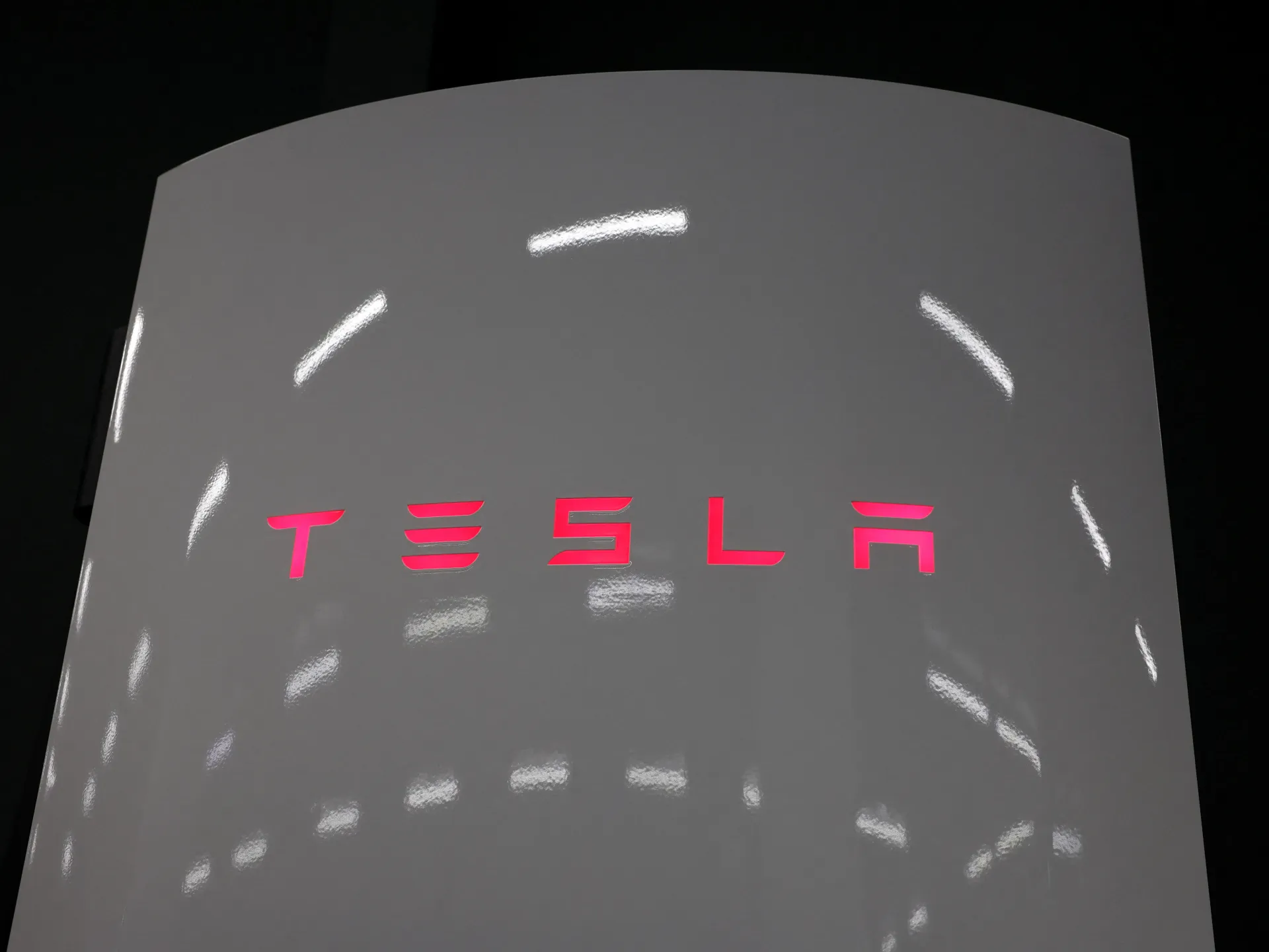 Tesla güclənən rəqabətə qarşı yeni sərfəli Model Y çıxartdı