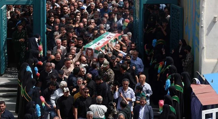 İranda İsrail Qurbanları Üçün Kütləvi Dəfn Mərasimləri Keçirildi