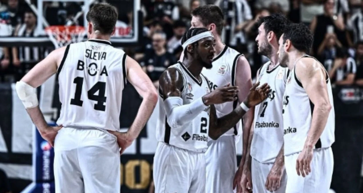 Beşiktaşda kütləvi ayrılıqlar