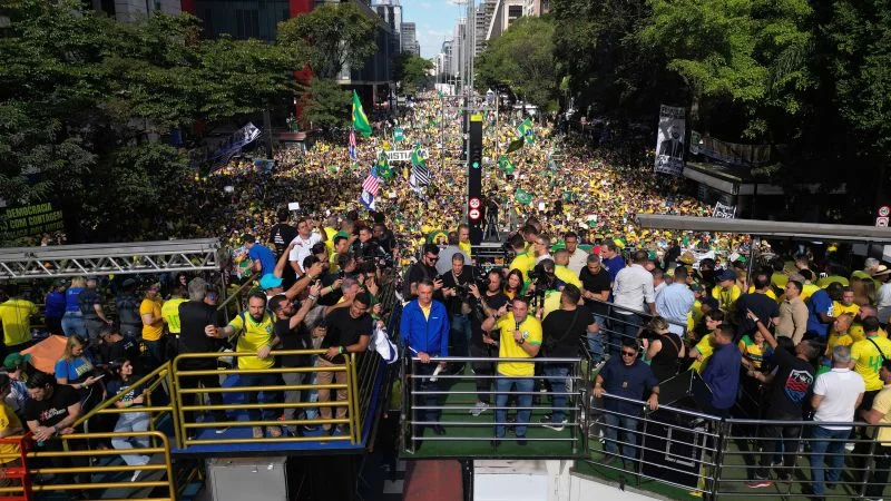 Bolsonaro minlərlə tərəfdarı ilə məhkəməsinə etiraz etdi: Seçki çevrilişi ittihamı
