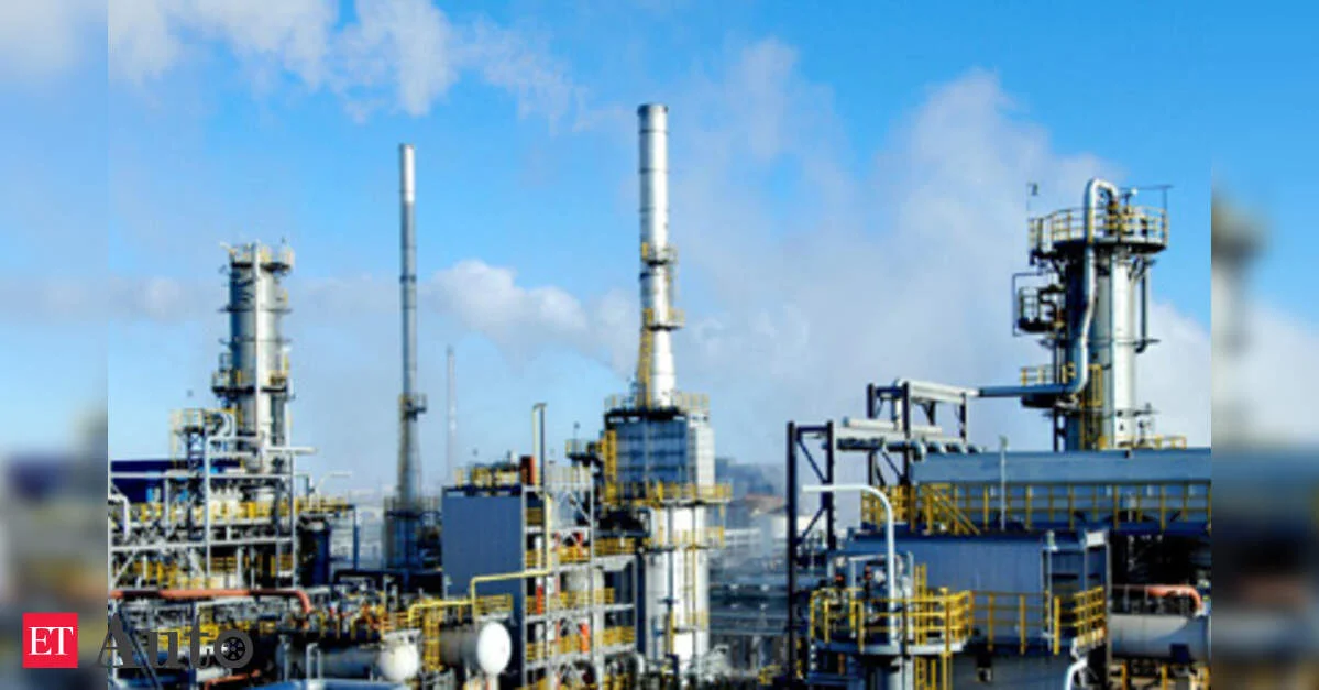 Hindistan neftayırma zavodlarında may emalı illik 0.4% artıb