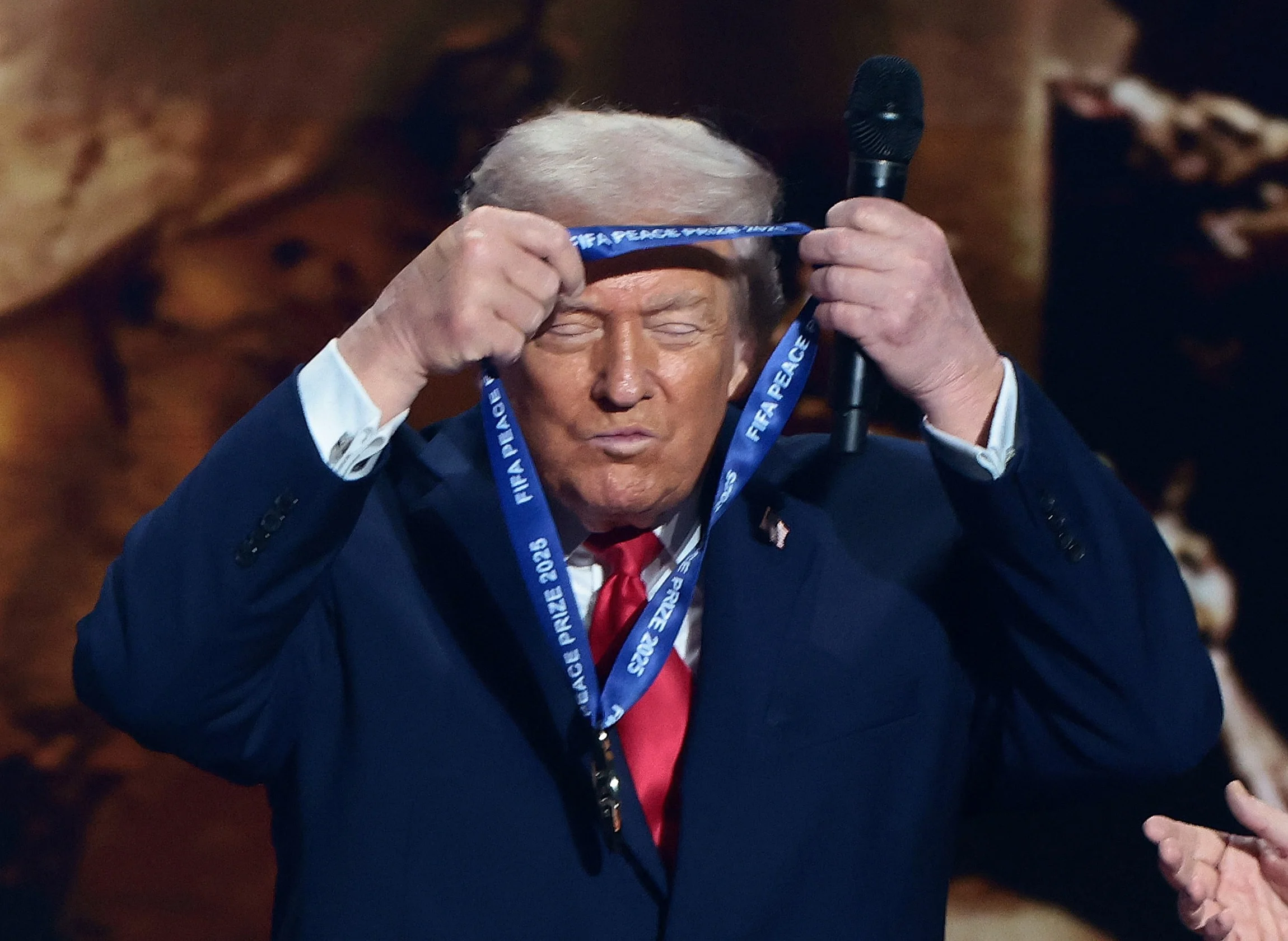 Donald Trampa FİFA-dan ilk Sülh Mükafatı