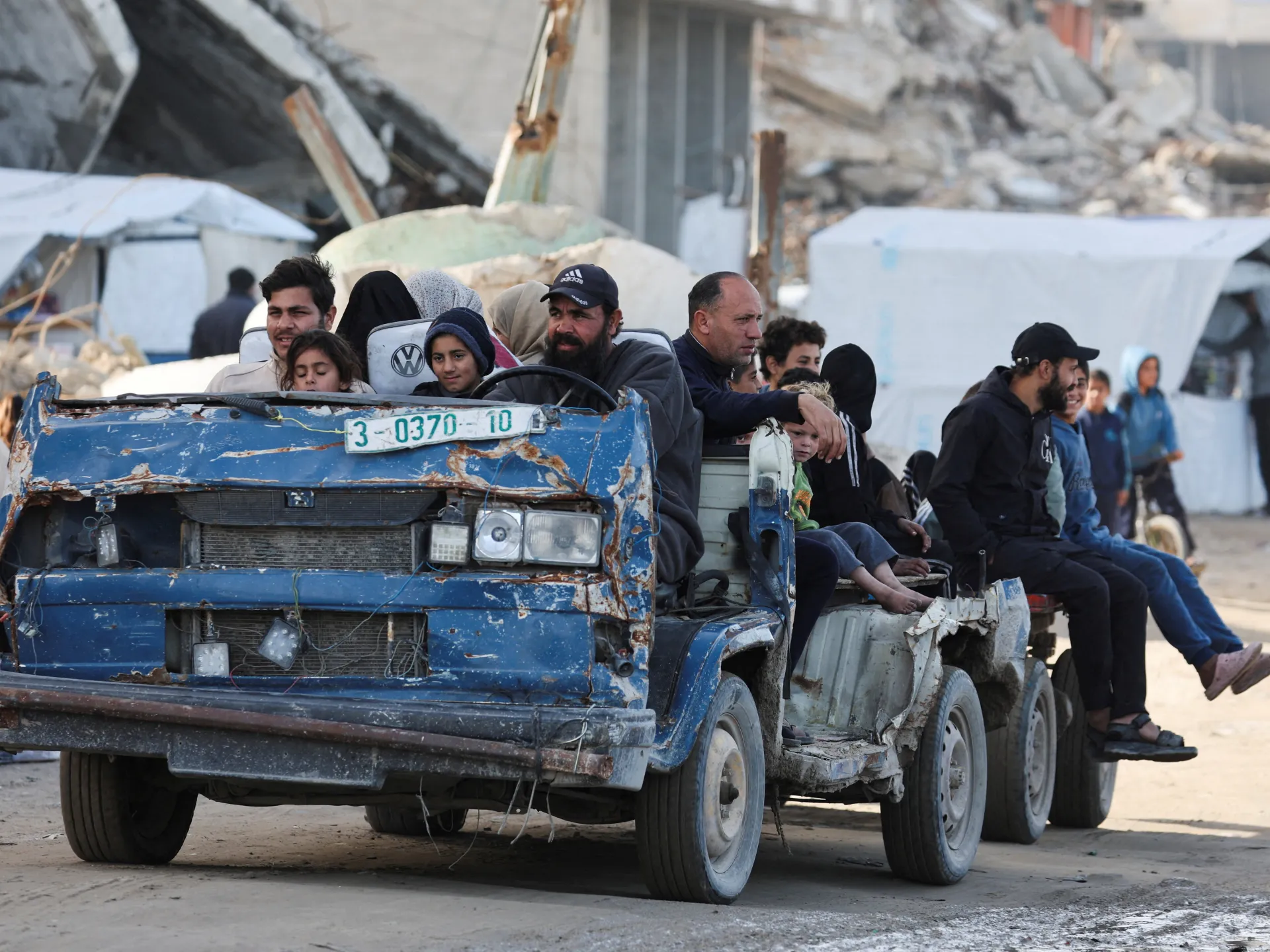 İsrail-Qəzza müharibəsi: Nəqliyyat iflic oldu, piyada gəzmək belə təhlükəlidir