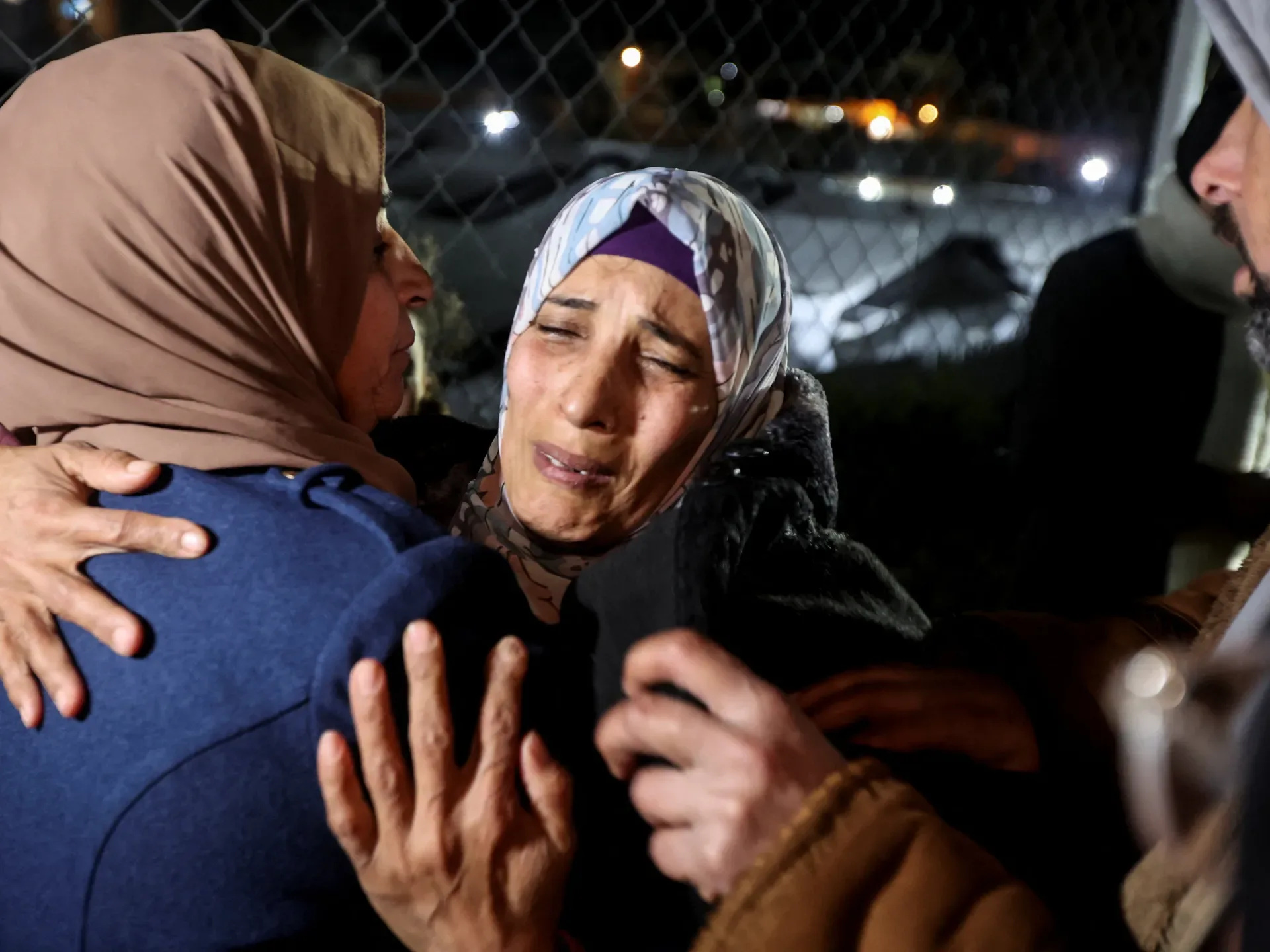 Qəzza: İsrail hücumları fonunda xəstələr Rəfaha, insanlar geri dönür