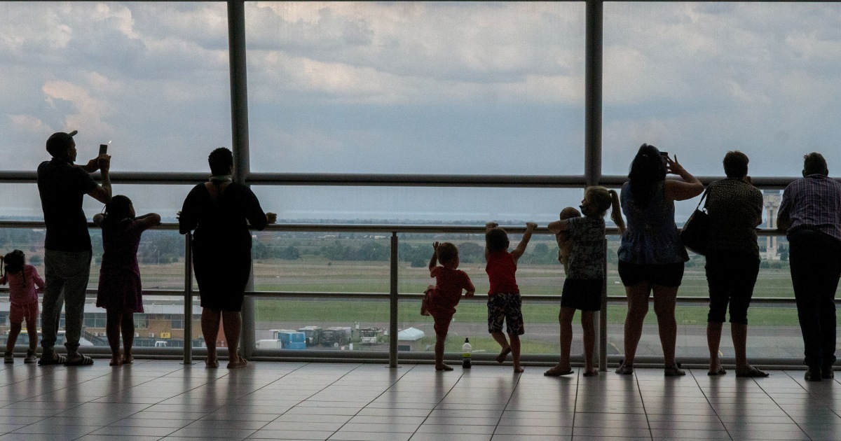 Cənubi Afrika Qəzzadan 150-dən çox fələstinli ilə gələn təyyarəni araşdırır