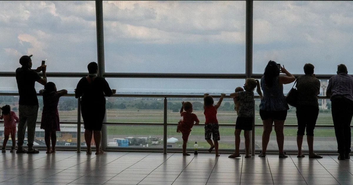 Cənubi Afrika Qəzzadan 150-dən çox fələstinli ilə gələn təyyarəni araşdırır