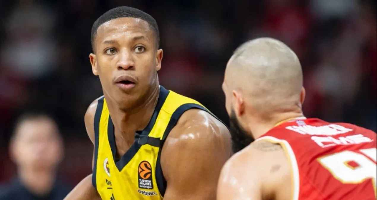 Fənərbaxça matçı yağış səbəbindən təxirə salındı