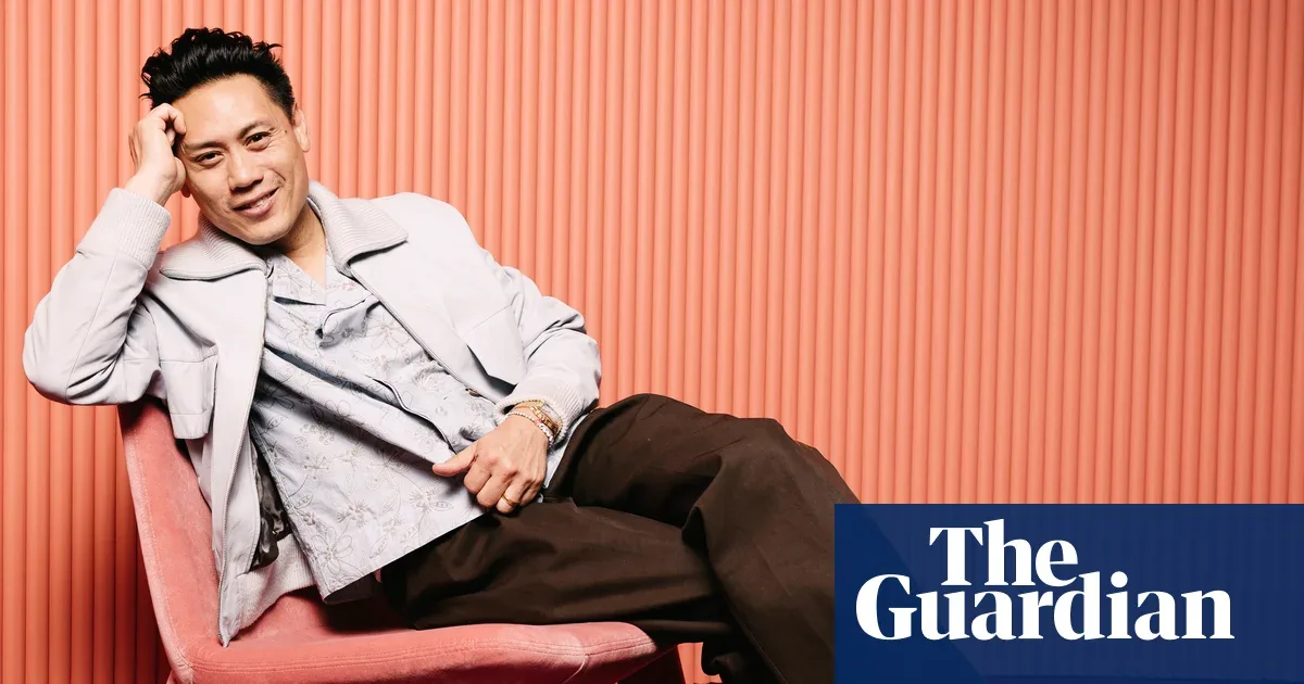 "Ərimə qazanı"nda doğuldum, ərimək əyləncəli deyil": Con M. Çu "Wicked: For Good" filmi, Ariana Qrande və Amerika arzusu haqqında