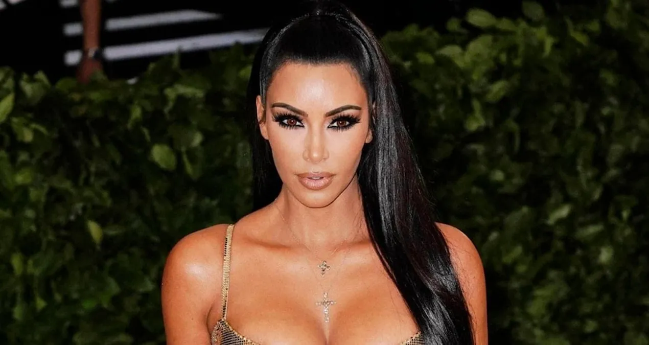 Kim Kardaşyanın sirli geyimi diqqət mərkəzində