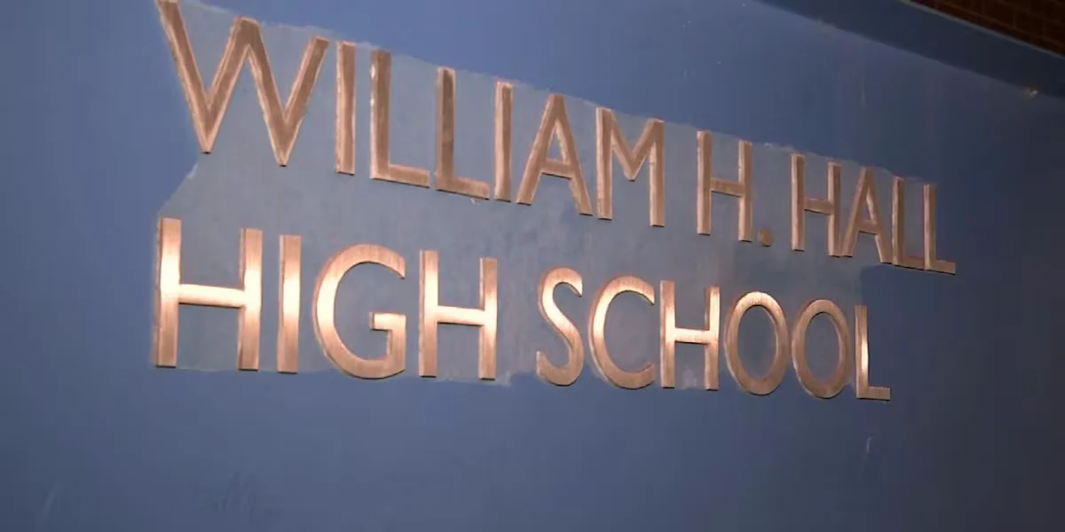 West Hartford liseyi təhlükəsizlik rejiminə alındı