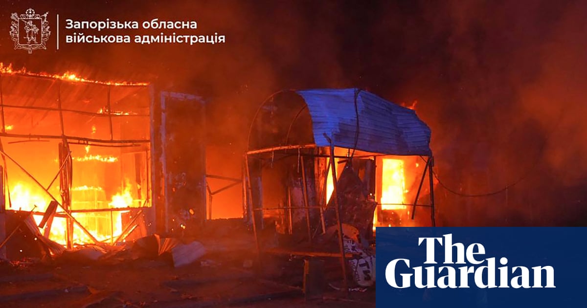 Zaporojyedə Rusiya hücumu: Beş ölü, binalar alovlara bürünüb