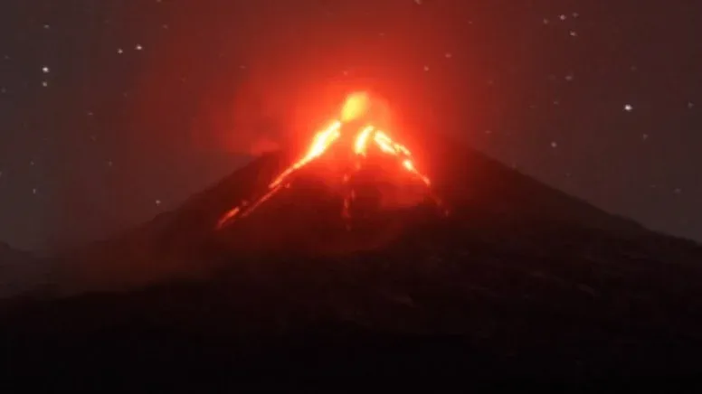 Pasifik Atəş Çəmbərində partlayış: Lav və kül səmanı bürüdü, uçuşlar dayandırıldı