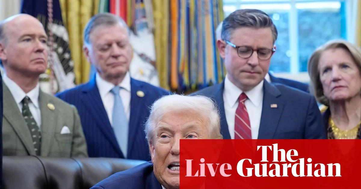 Tramp Epstein dosyesini geridə qoymağa çağırır