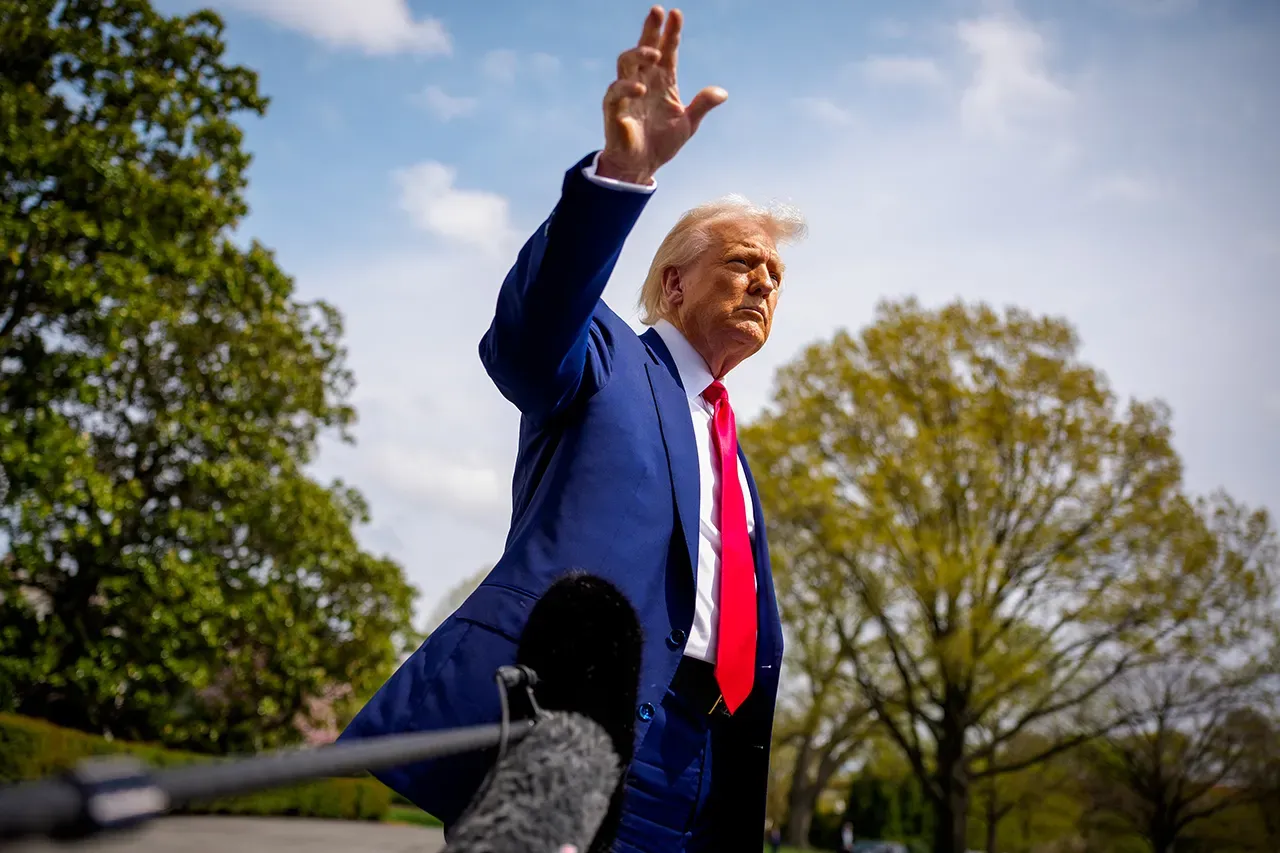 Trump jurnalistlə tariflər mövzusunda söz atışdı, "dəli" dedi