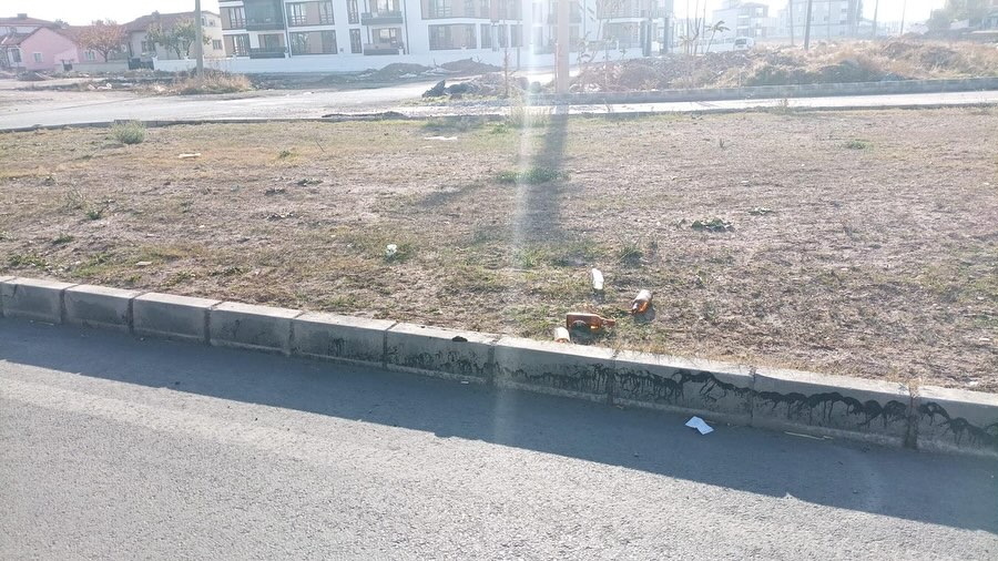 Yolayırıcı zolaqlarda çirklənmə artdı: Bələdiyyədən çağırış