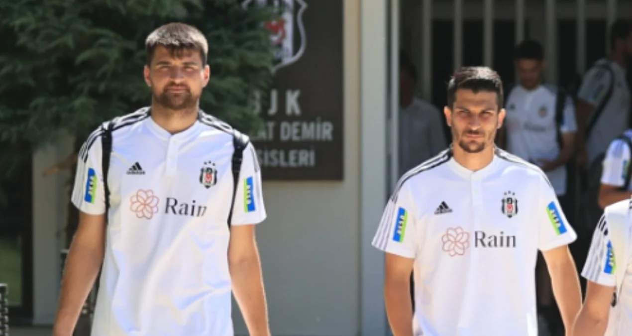 Beşiktaş iki futbolçusu haqda açıqlama verdi