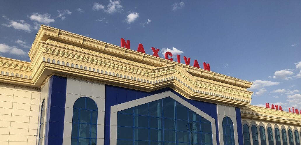 Naxçıvan Aeroportu fəaliyyətini bərpa etdi: Azərbaycan-İran sərhədində yükdaşımalar yenidən başladı