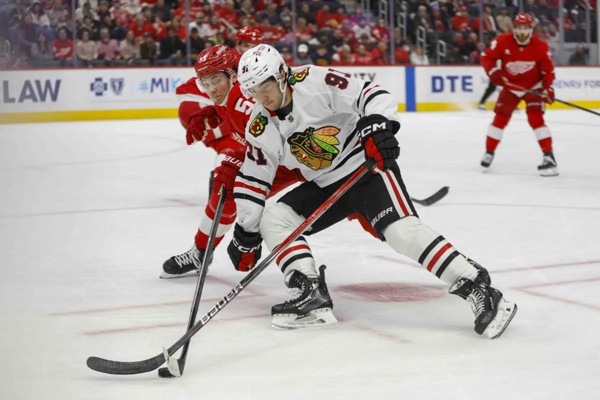 Blackhawks-un gənc ulduzu: Red Wings-i niyə istəmədim