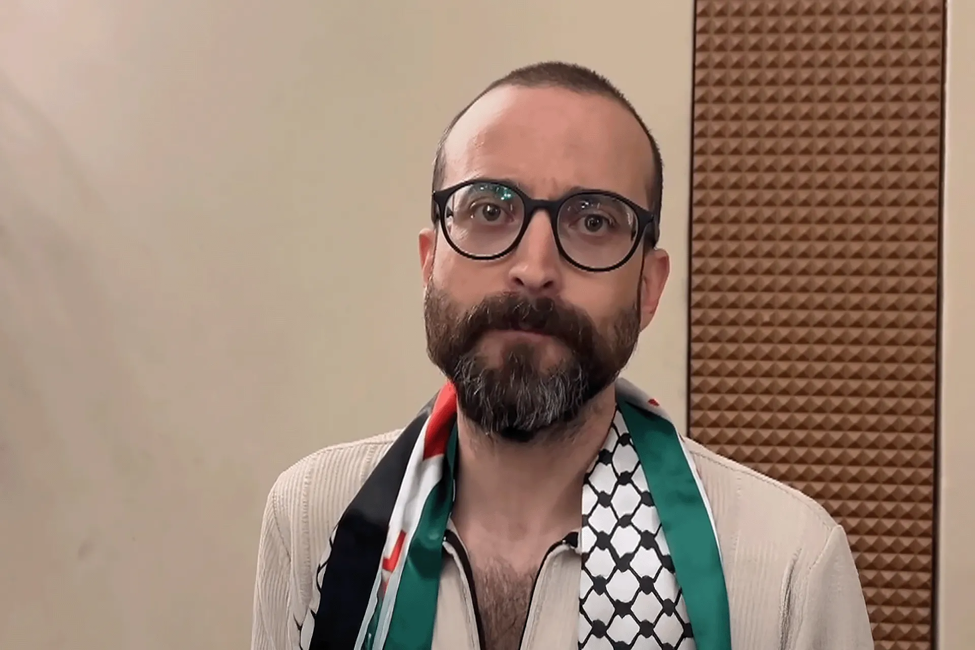 Fələstinli mükafatlı yazıçı: İsrail zindanları, sürgün və vətən