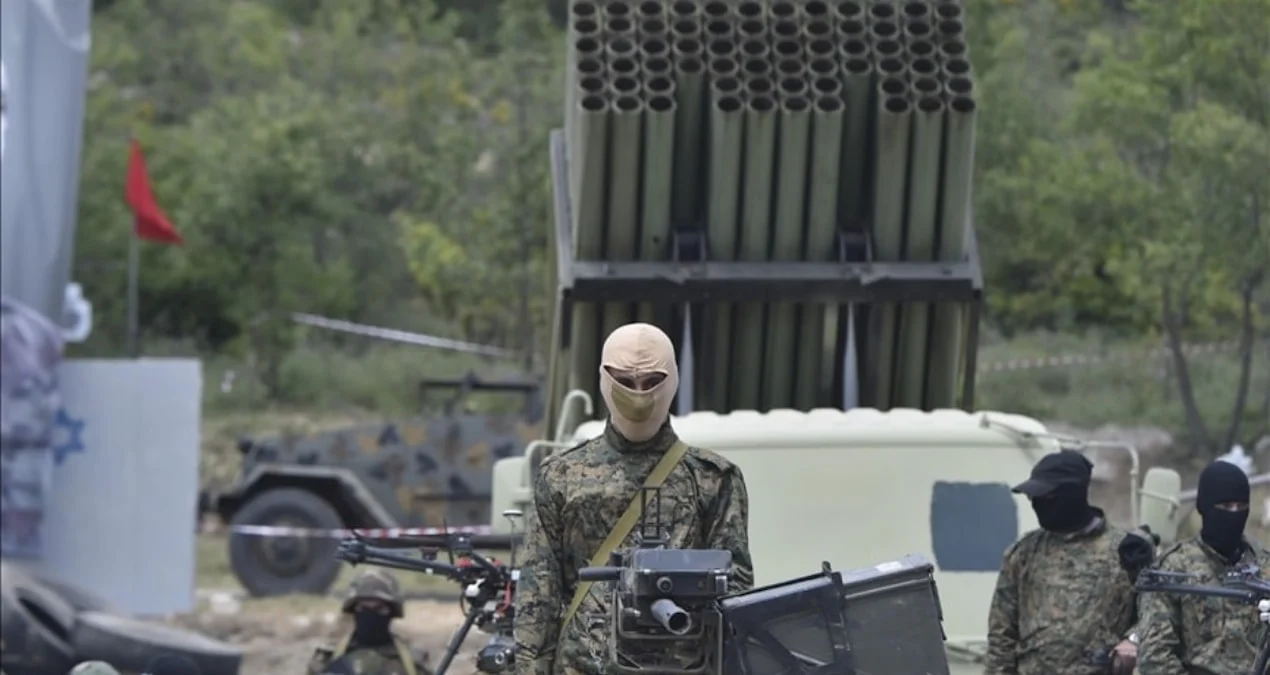 Hizbullah İsrail tanklarına və əsgərlərinə zərbə endirdi, nəticədə onlar alovlara büründü.