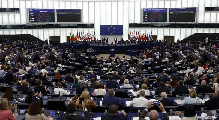 Von der Leyen Avropa Parlamentində etimad səsverməsini keçdi