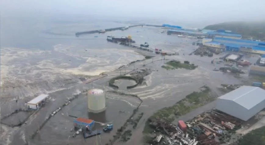 Dev təkanın ardından tsunami kabusu
