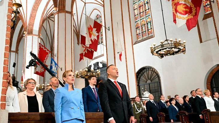 Polşada yeni dövr: Prezident Navrotski and içdi