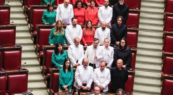 İtaliya Parlamentində Fələstin rəngləri ilə etiraz