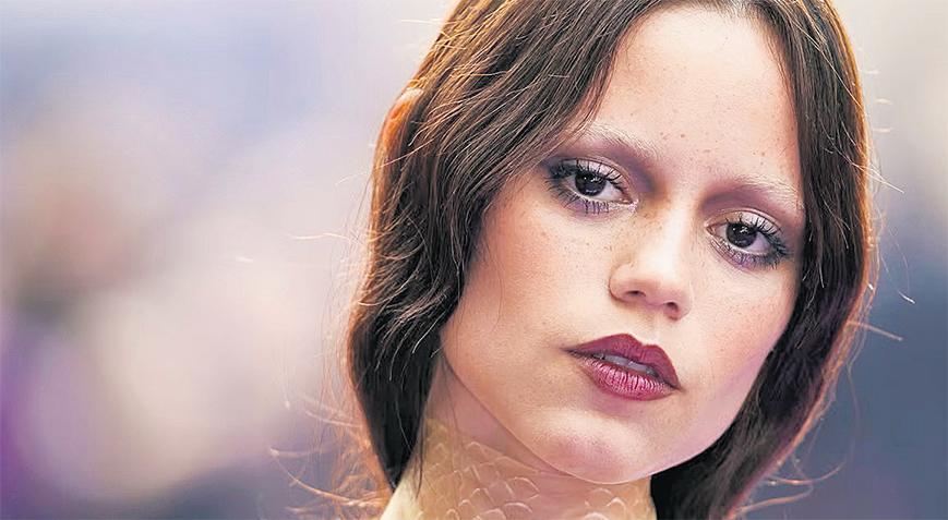Yeni Trend: Yorğun Qız Makiyajı Dəbdədir