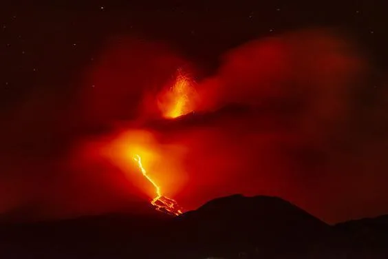 İtaliyada Etna vulkanı fəallaşdı