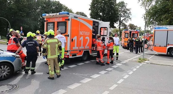 Almaniyada avtomobil izdihama çırpıldı: Çoxsaylı yaralılar