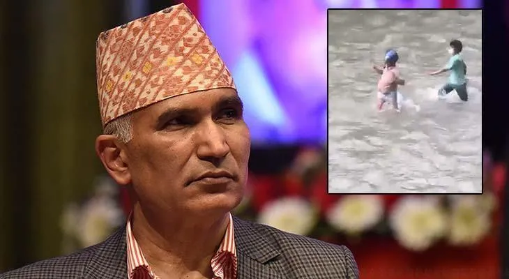 Nepalda etirazçılar iqtisadiyyat nazirini sürükləyib çaya qovdu