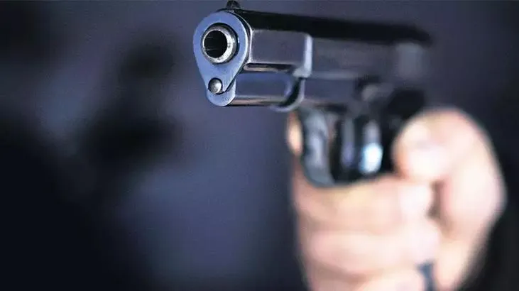 Trampçı Çarli Kirkə silahlı basqın