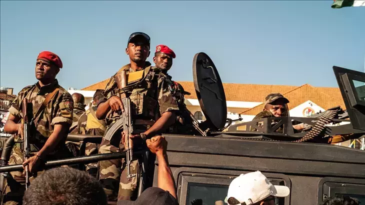 Madagaskarda ordu hakimiyyəti ələ keçirdi