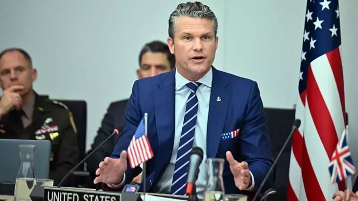 Pentaqon rəhbəri Hegsethin təyyarəsi Böyük Britaniyada təcili eniş etdi