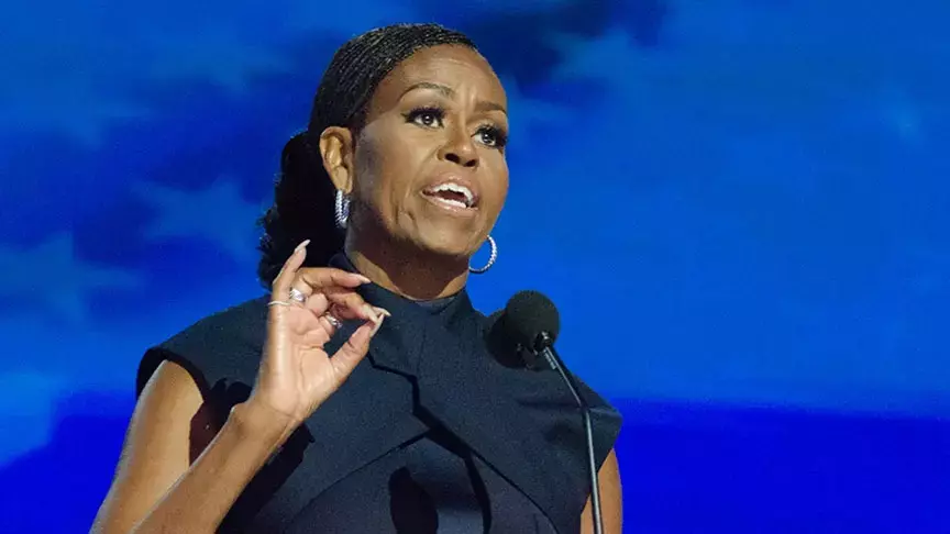 Mişel Obama: ABŞ qadın prezidentə hazır deyil